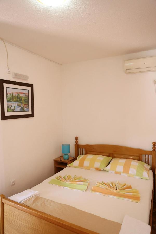 Friendly House *